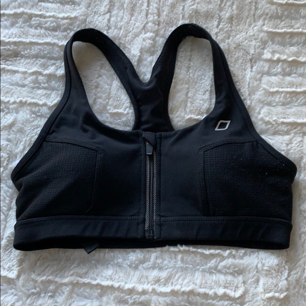 Zipper front sports bra